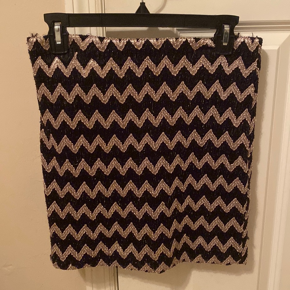 Love culture mini skirt gold and black chevron pattern size M/L